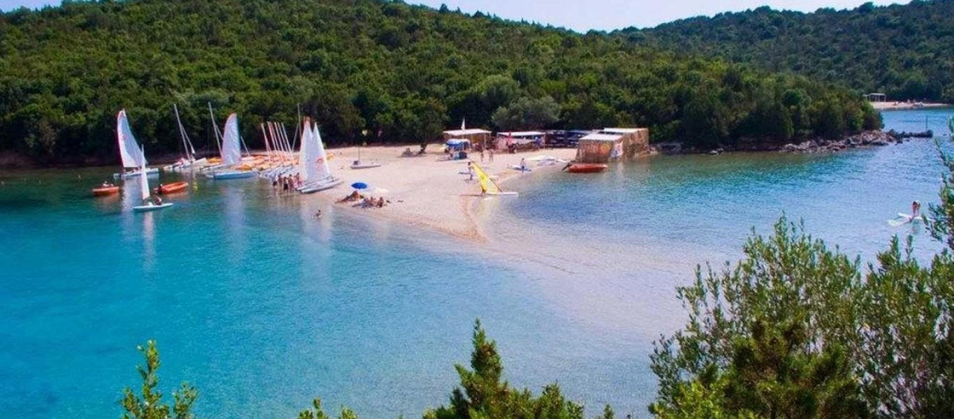 Η εξωτική παραλία της Ελλάδας – Δείτε την μαγευτική παραλία Μπέλλα Βράκα στα Σύβοτα (Βίντεο)